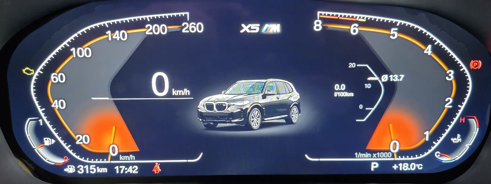 Compteur sport BMW en fonctionnement : cadrans racing et silhouette du véhicule